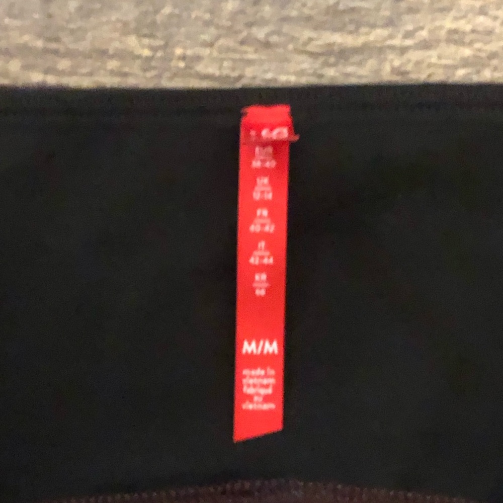 Spanx Leggings Size MediumFaux Leather Print Brown shiny EUC - Picture 3 of 7